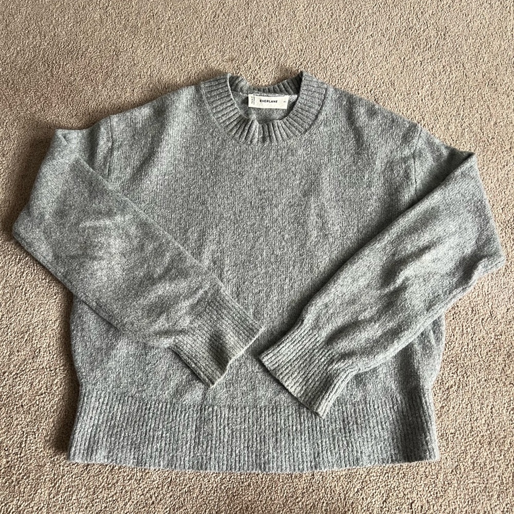 Everlane Women’s Heather Gray Crewneck Sweater